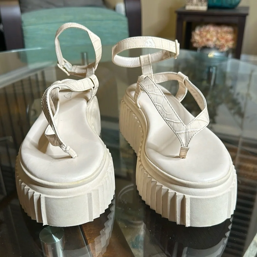 Circus by Sam‎ Edelman Women's Elana Platform in cream size 8.5